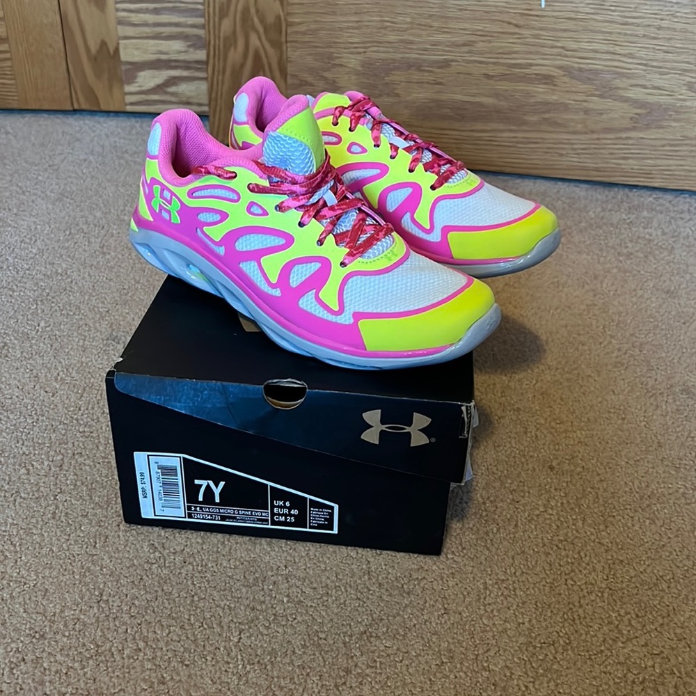 Under Armour Youth Shoe
